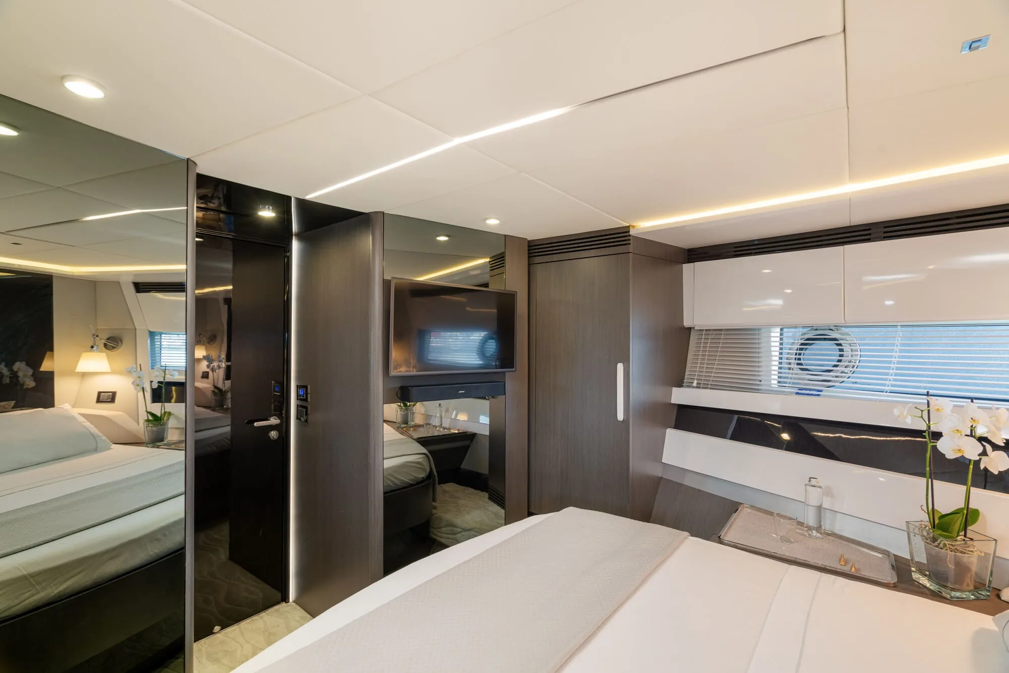 MANARA I - photo 20 yacht charter Cannes