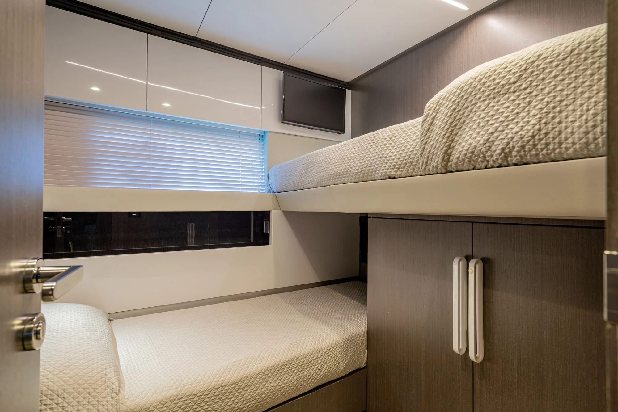 MANARA I - photo 24 yacht charter Cannes