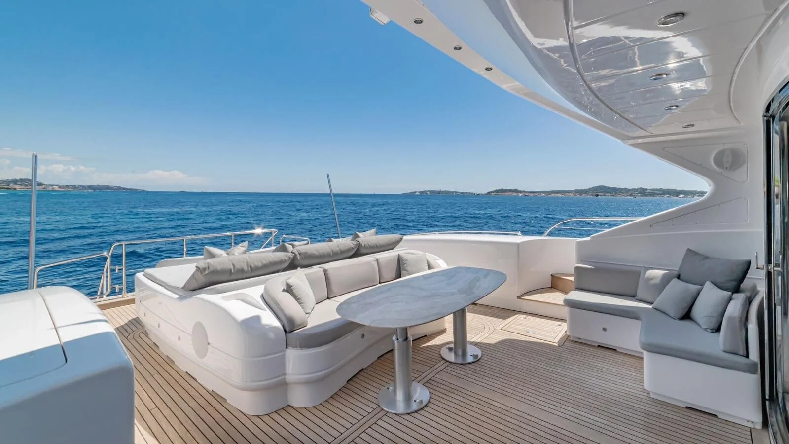 Mangusta 108 - photo 7 yacht charter Cannes