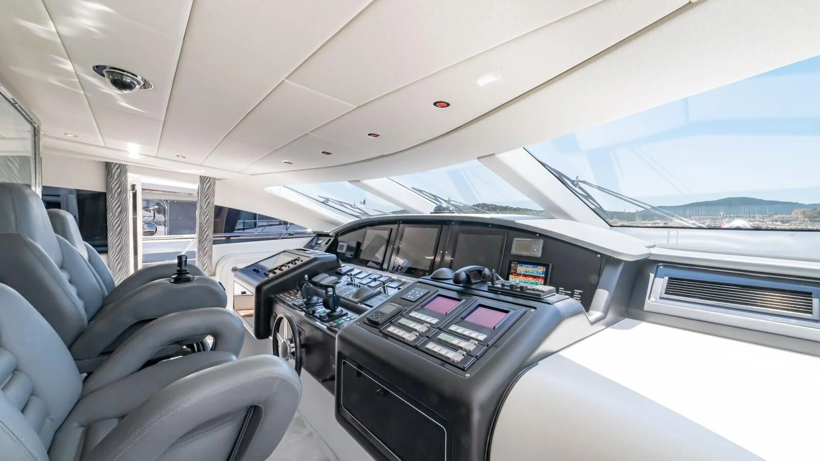 Mangusta 108 - photo 23 yacht charter Cannes