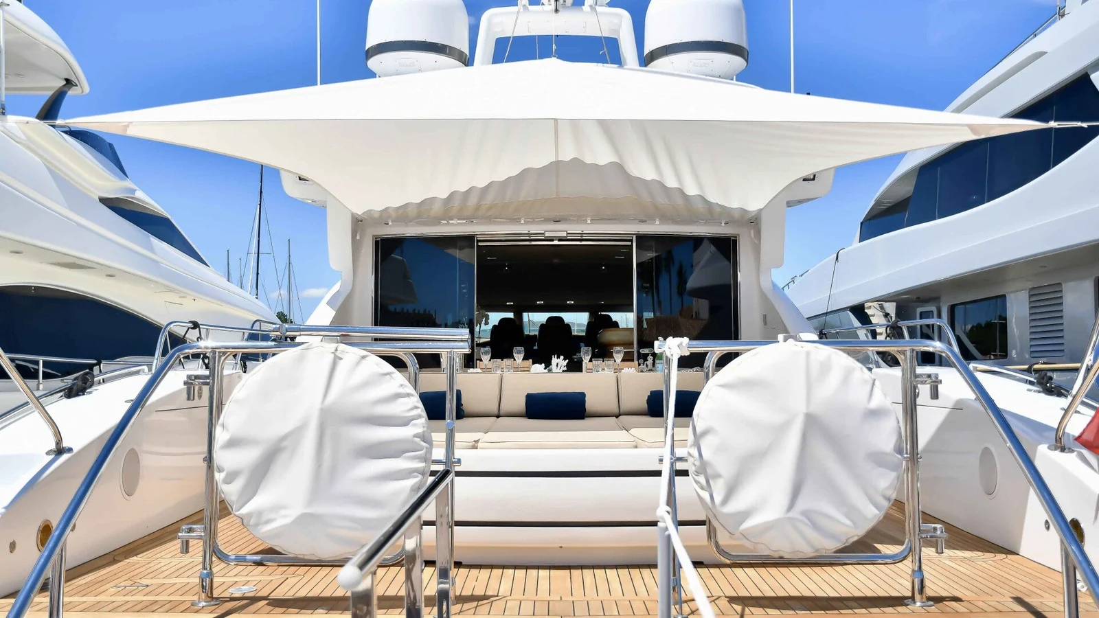 Mangusta 92 - photo 8 yacht charter Cannes