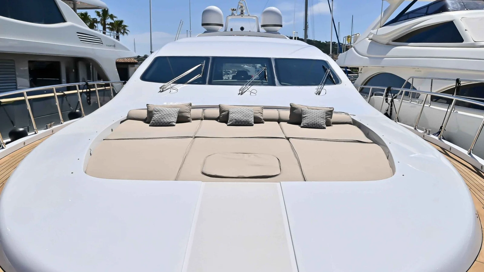 Mangusta 92 - photo 12 yacht charter Cannes