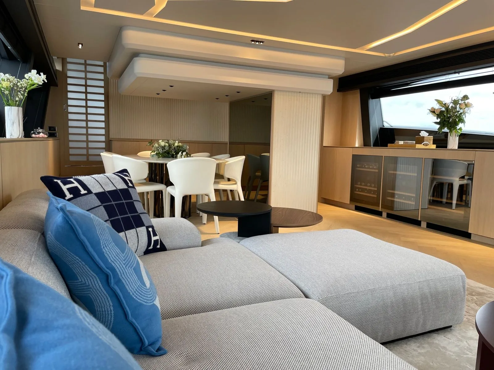 MAXI BEER - photo 5 yacht charter Cannes