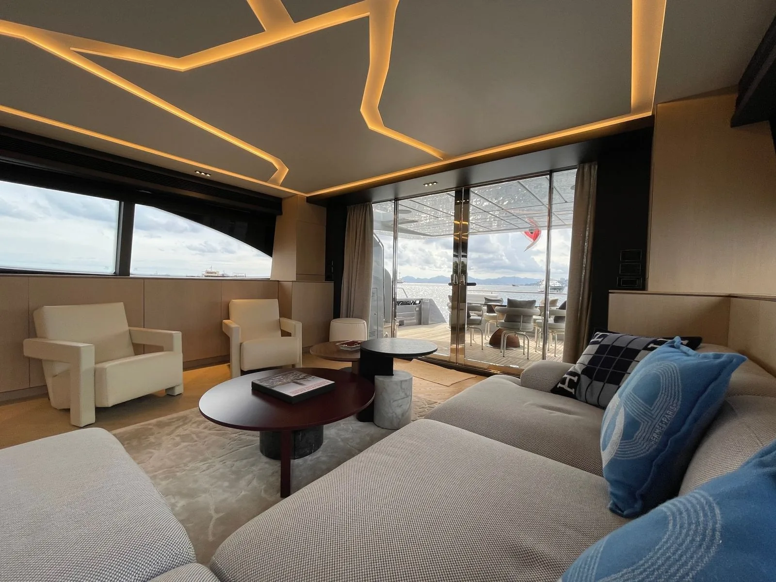 MAXI BEER - photo 6 yacht charter Cannes