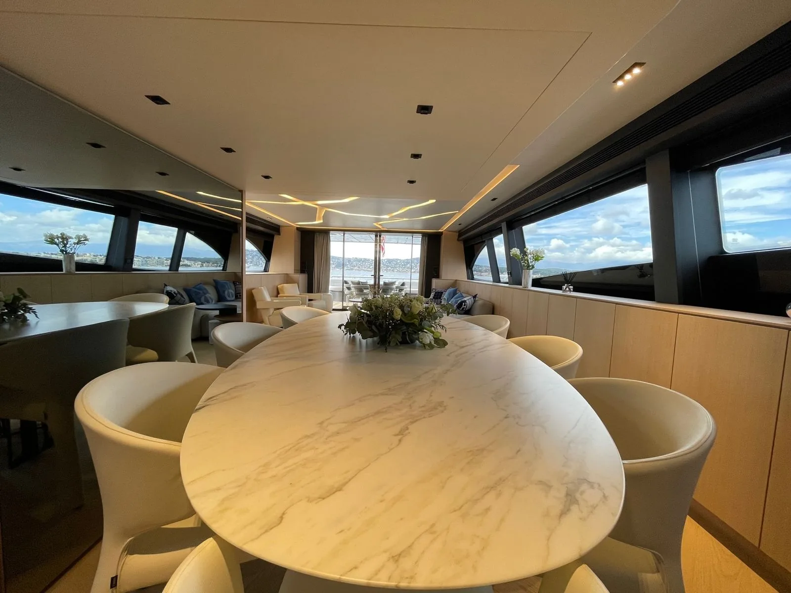 MAXI BEER - photo 7 yacht charter Cannes