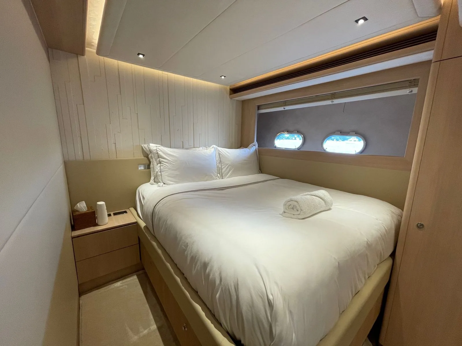 MAXI BEER - photo 9 yacht charter Cannes