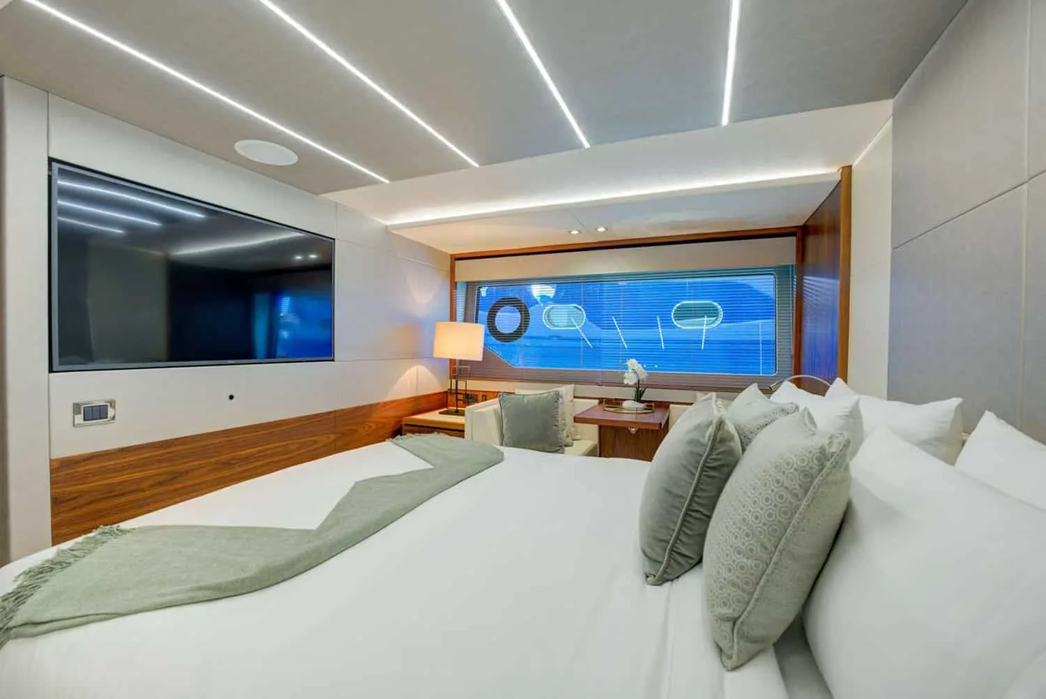 MIKEL ANGELO - photo 6 yacht charter Cannes