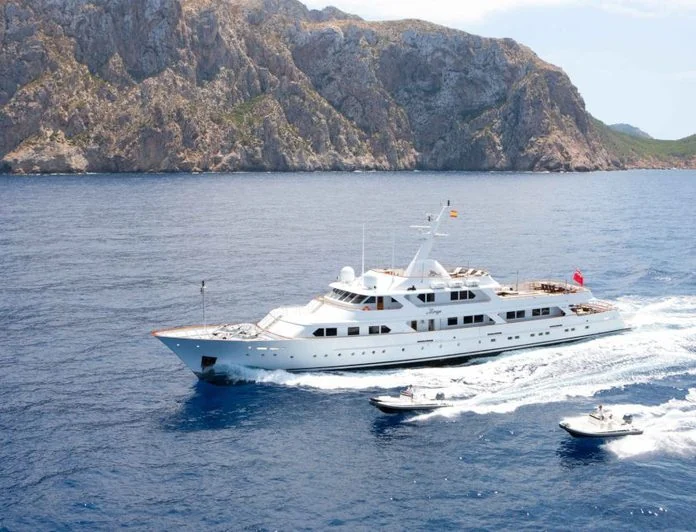 MIRAGE - photo 14, MIRAGE yacht charter