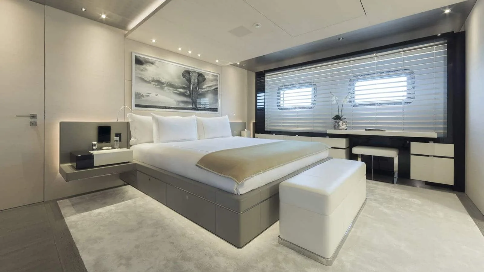 NAUTILUS - photo 34 yacht charter Cannes