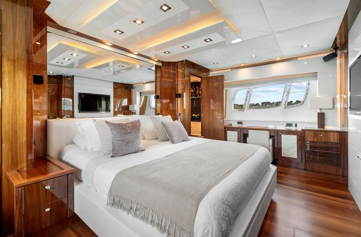 Palumba - photo 22 yacht charter Cannes