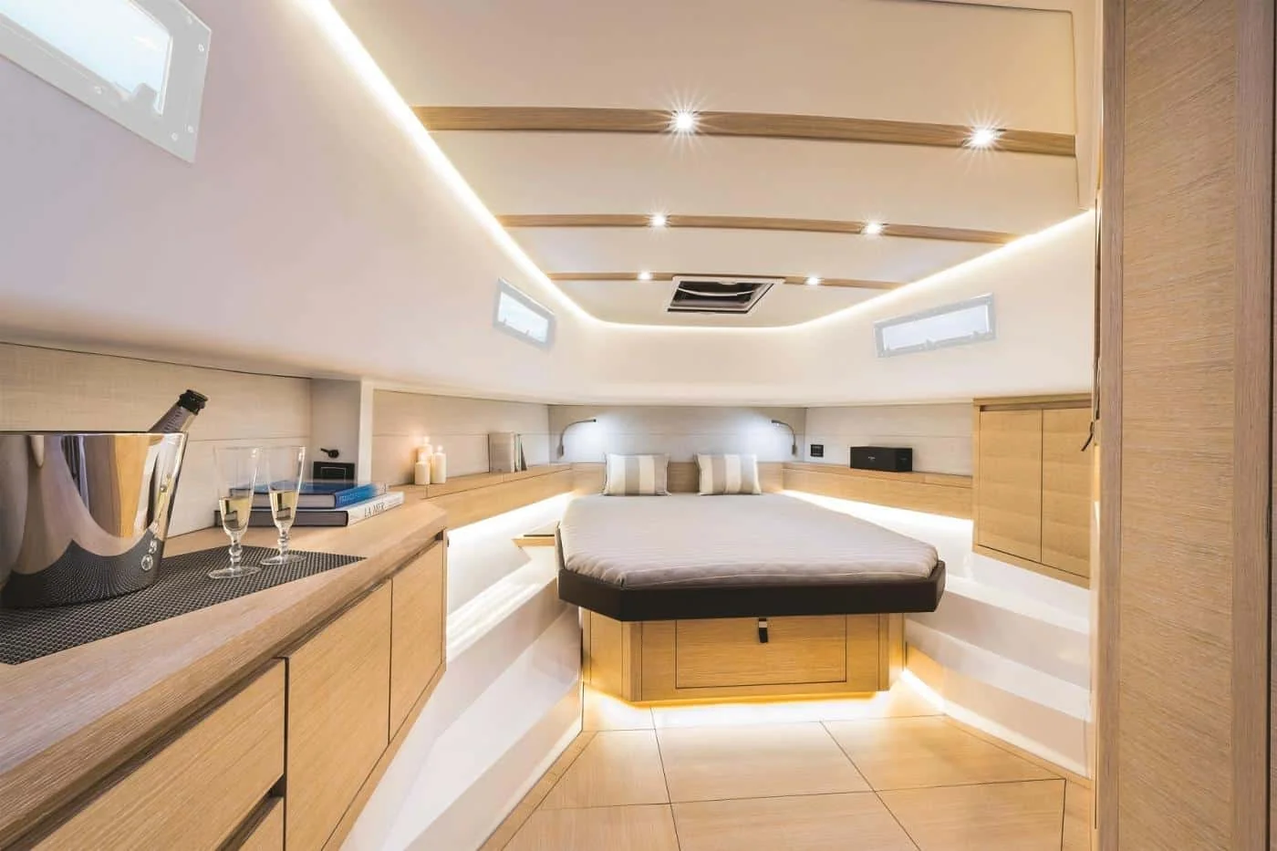 Pardo 43 - photo 11 yacht charter Cannes