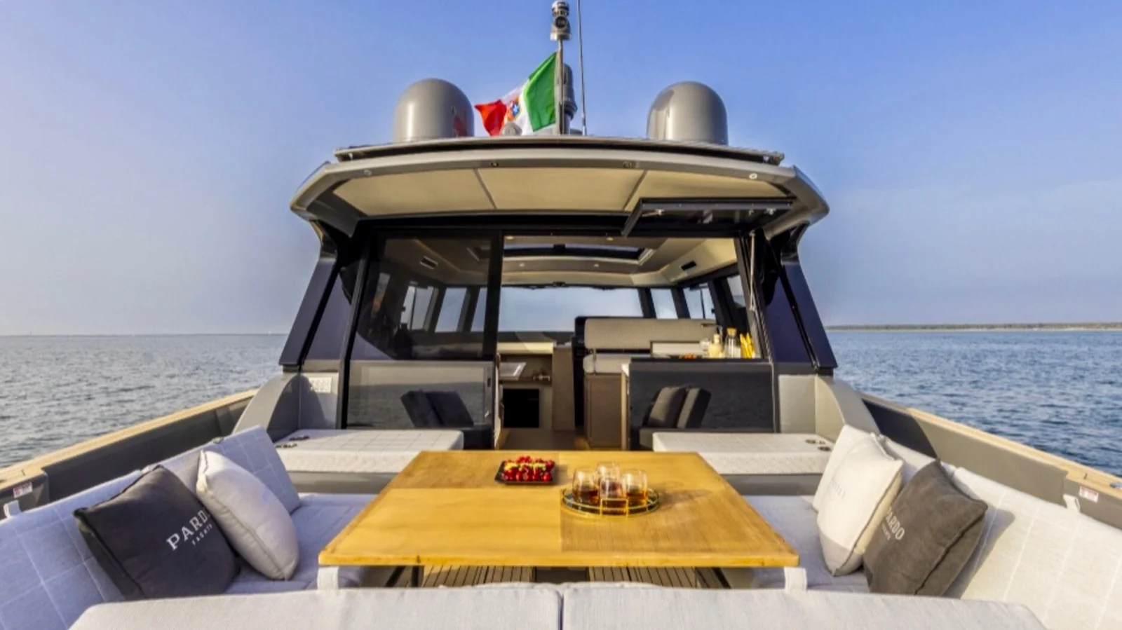 Pardo 52 GT - photo 6 yacht charter Cannes