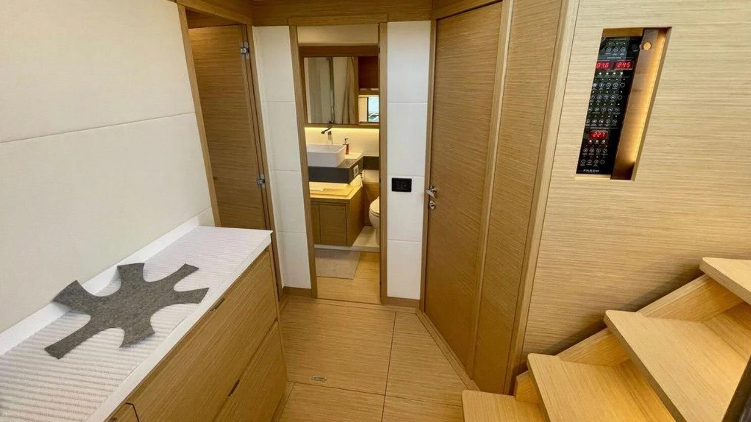 Pardo 52 GT - photo 12 yacht charter Cannes