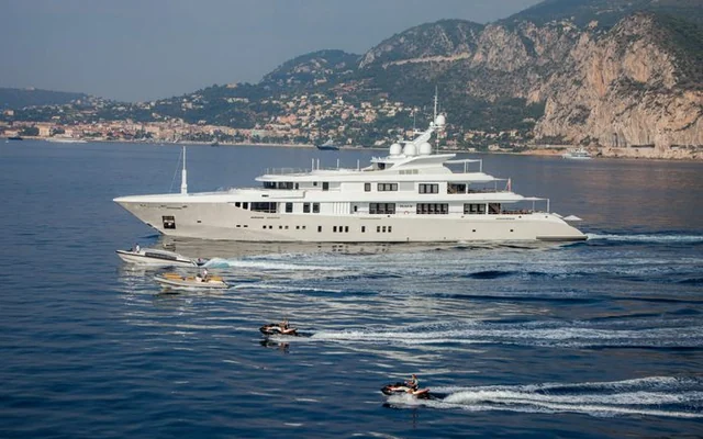 PLAN B - explorer yacht for week charter