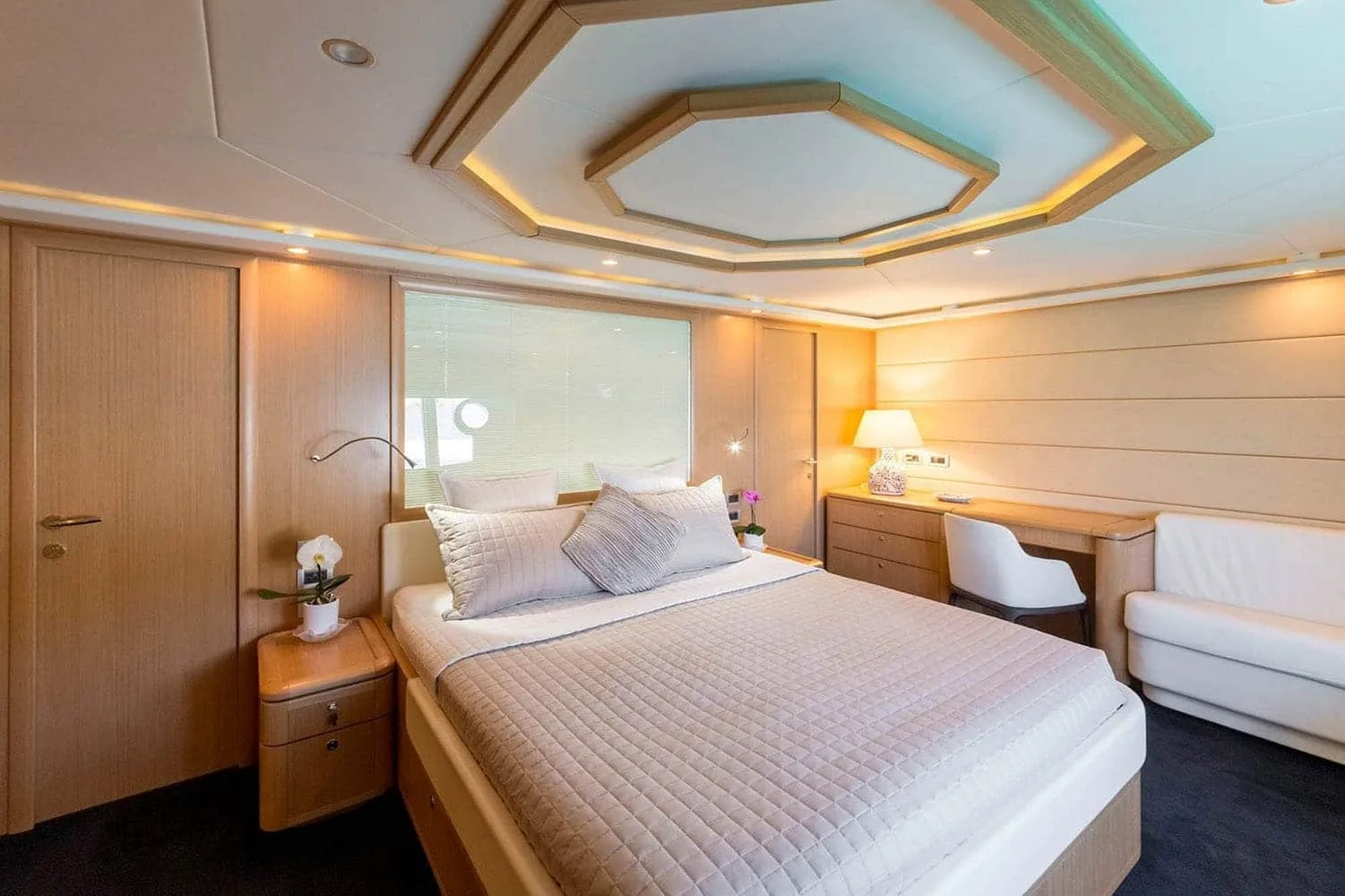 PORTHOS - photo 28 yacht charter Cannes