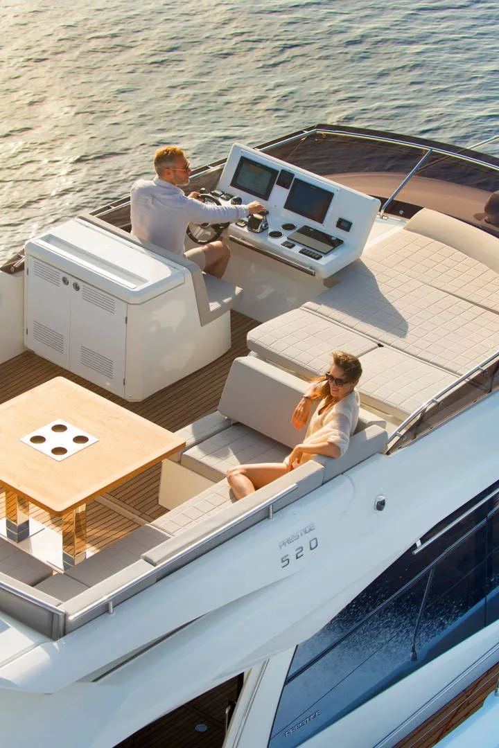 Prestige 520 Fly - photo 11 yacht charter Cannes