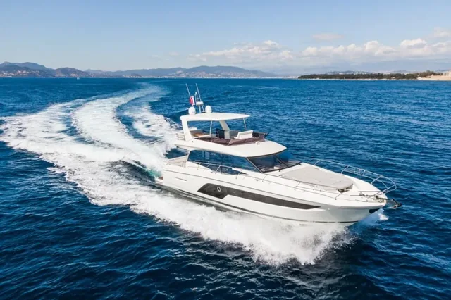 Prestige 590 - yacht charter Cannes