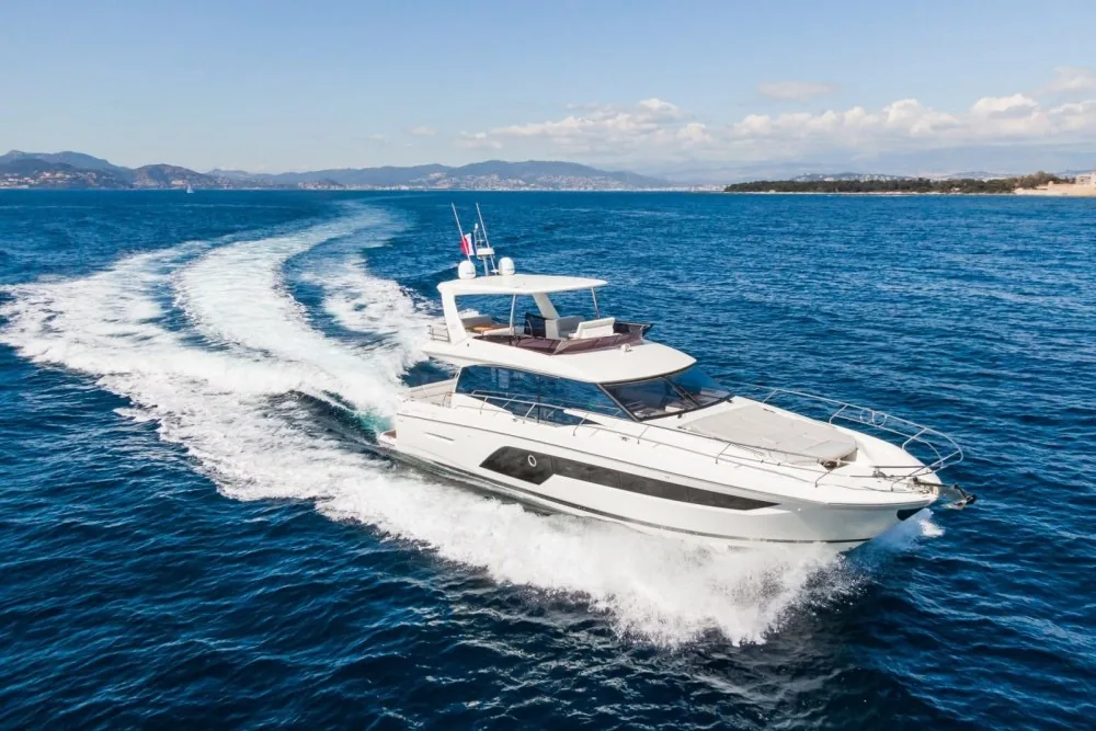 Prestige 590 - photo 1 yacht charter Cannes