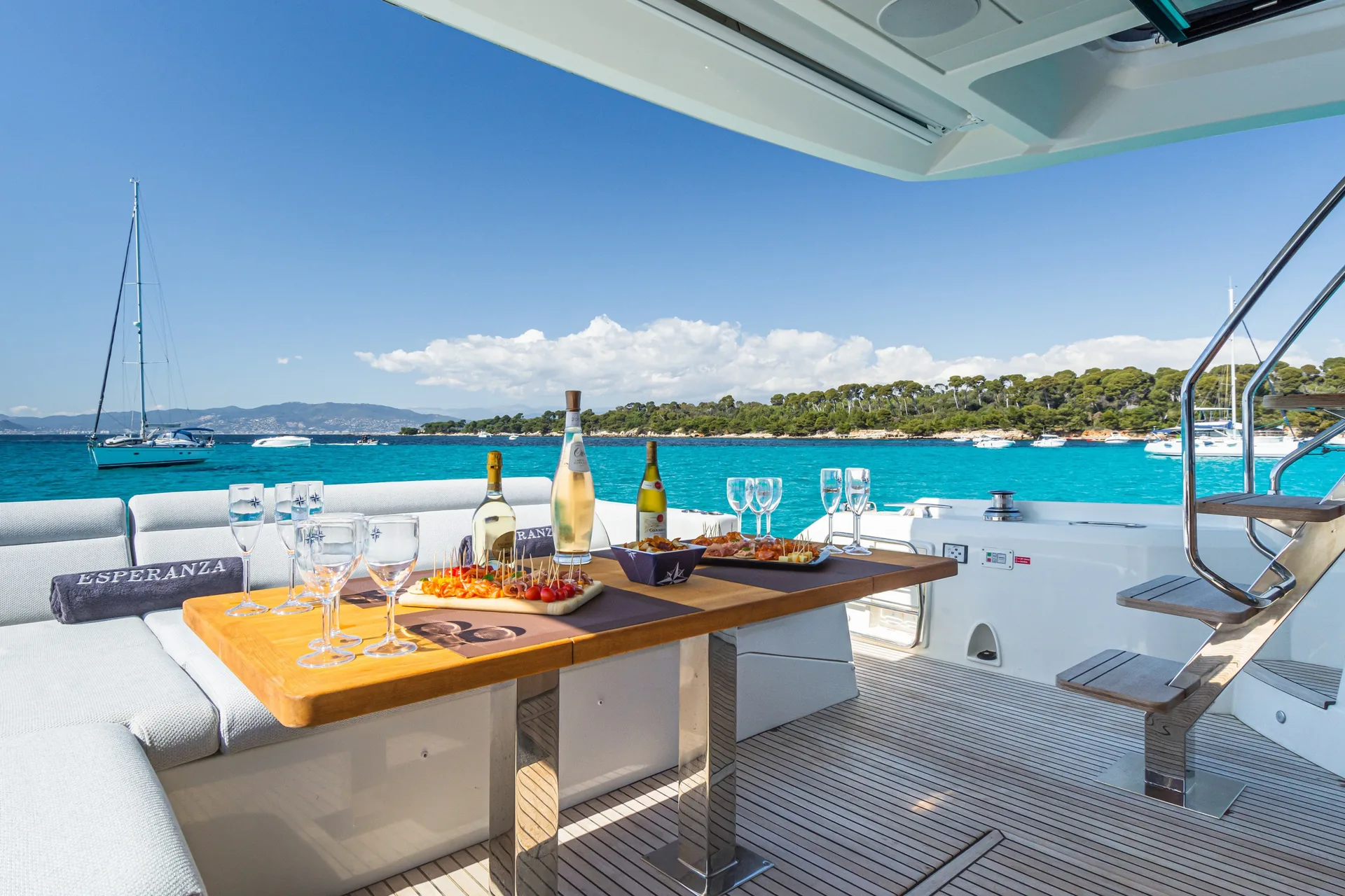 Prestige 590 - photo 5 yacht charter Cannes