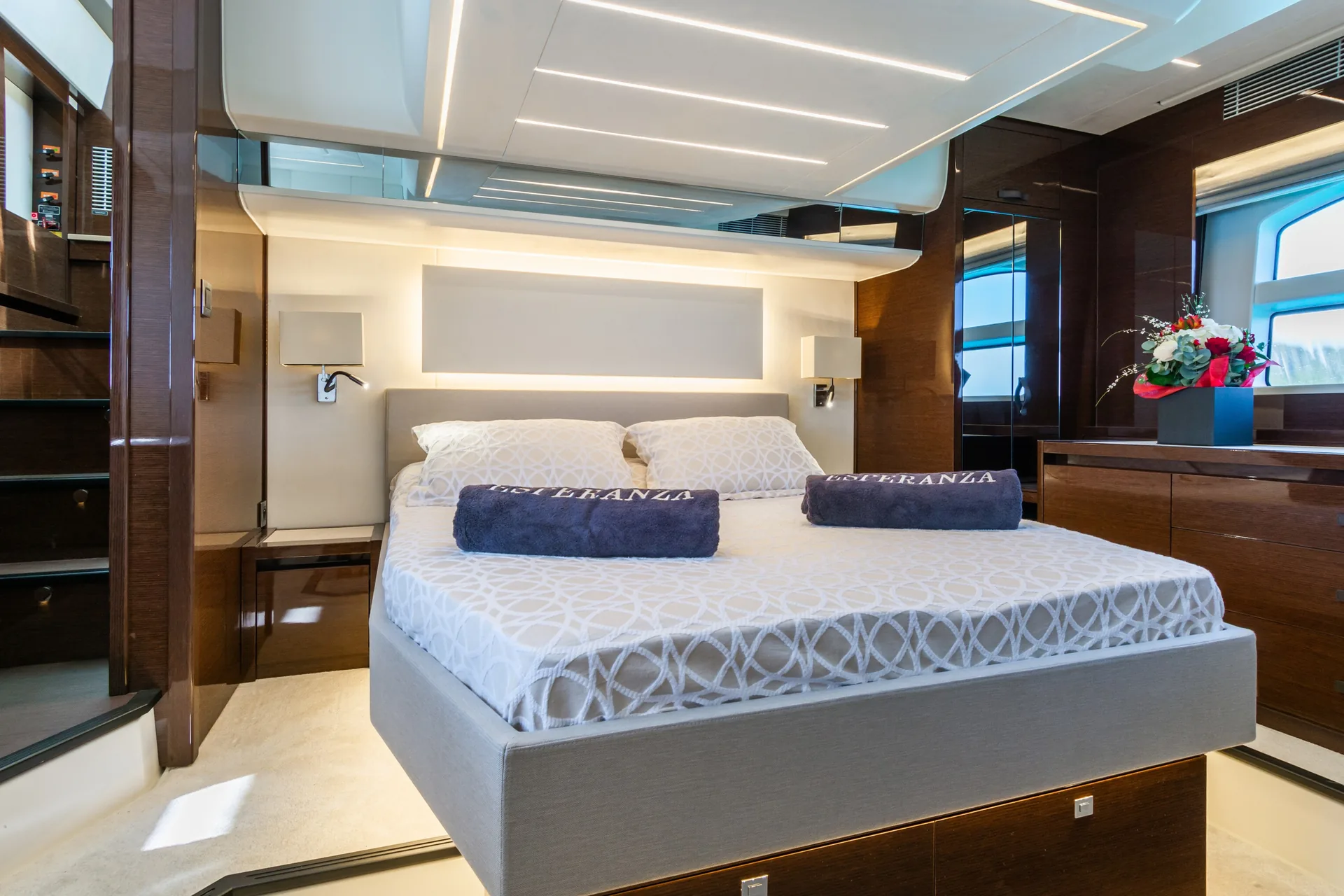 Prestige 590 - photo 8 yacht charter Cannes
