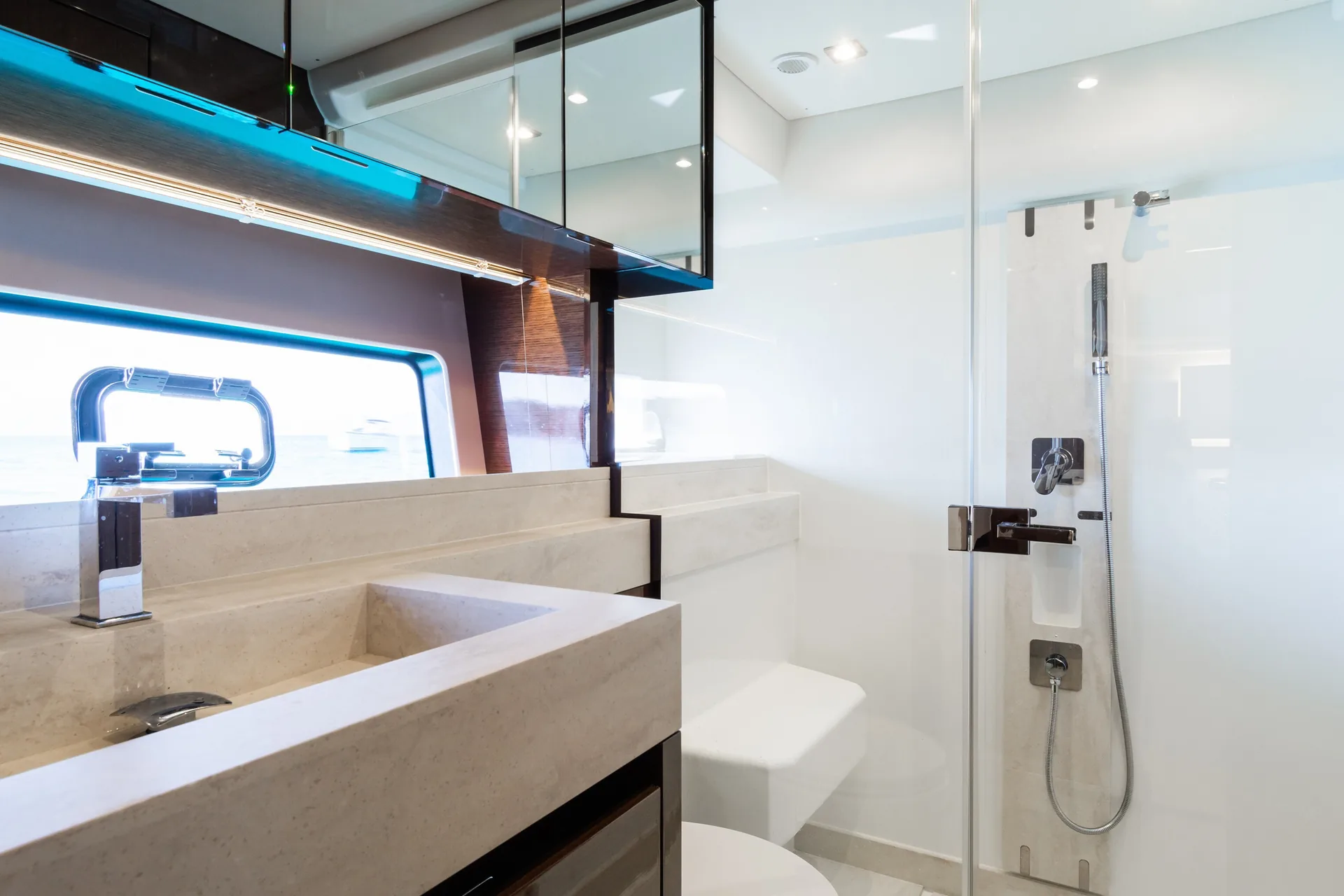 Prestige 590 - photo 11 yacht charter Cannes