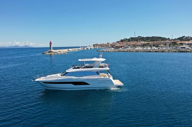 Prestige 630 Fly - yacht charter Cannes