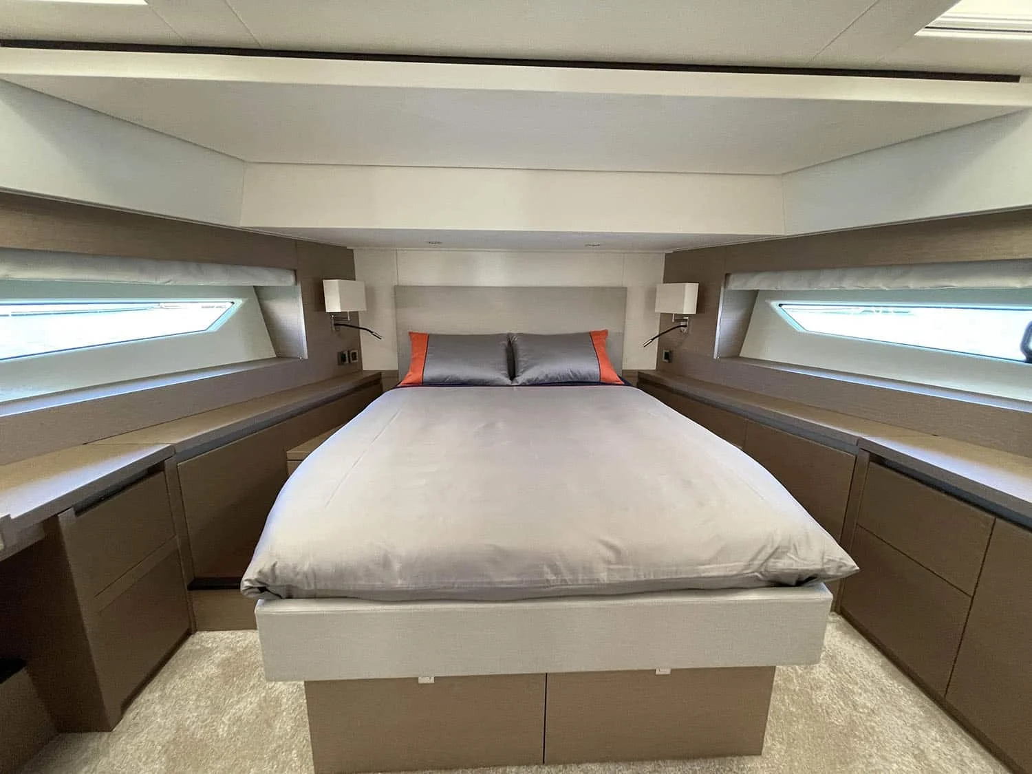 Prestige 630 Fly - photo 10 yacht charter Cannes