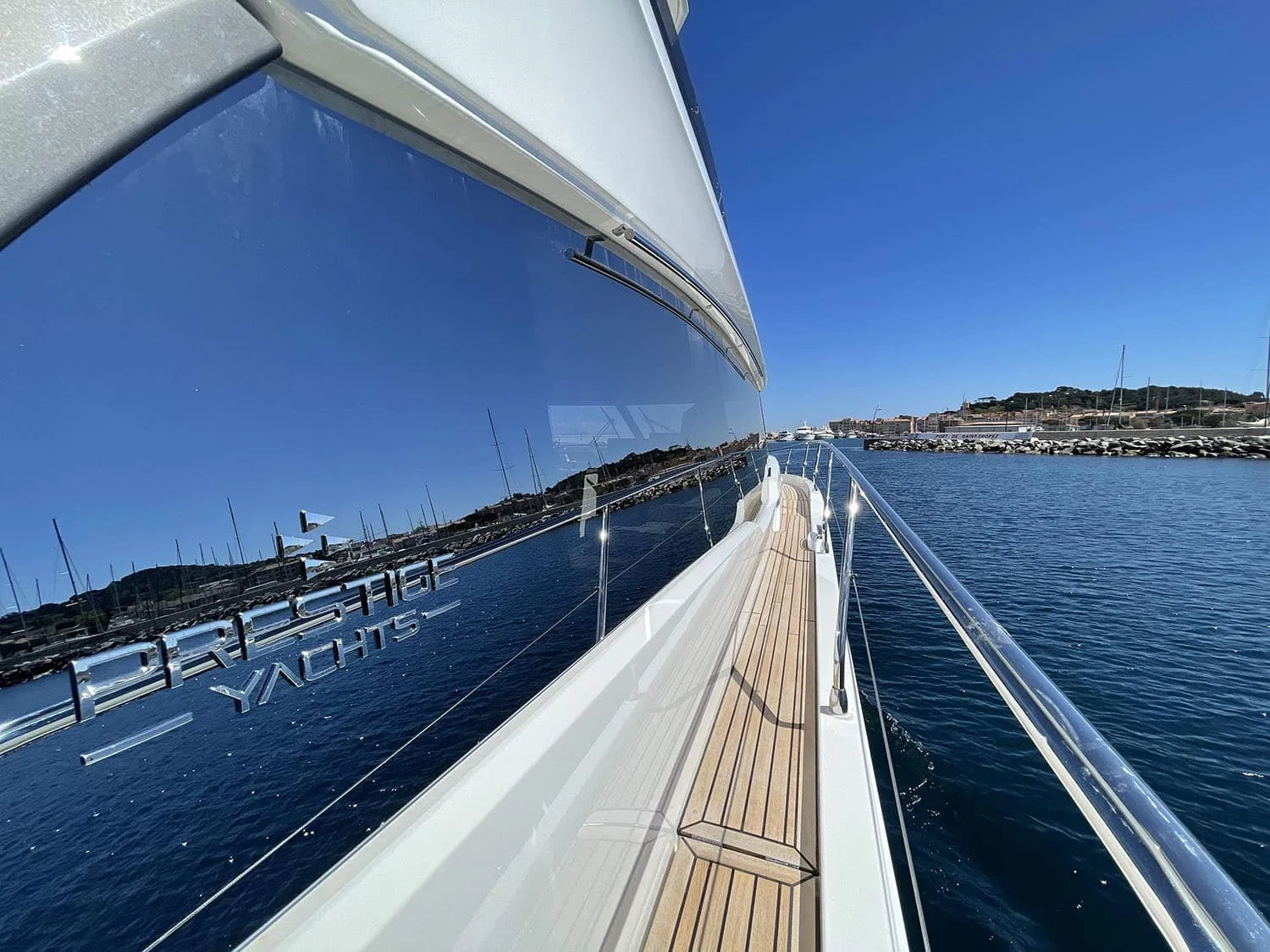 Prestige 630 Fly - photo 13 yacht charter Cannes