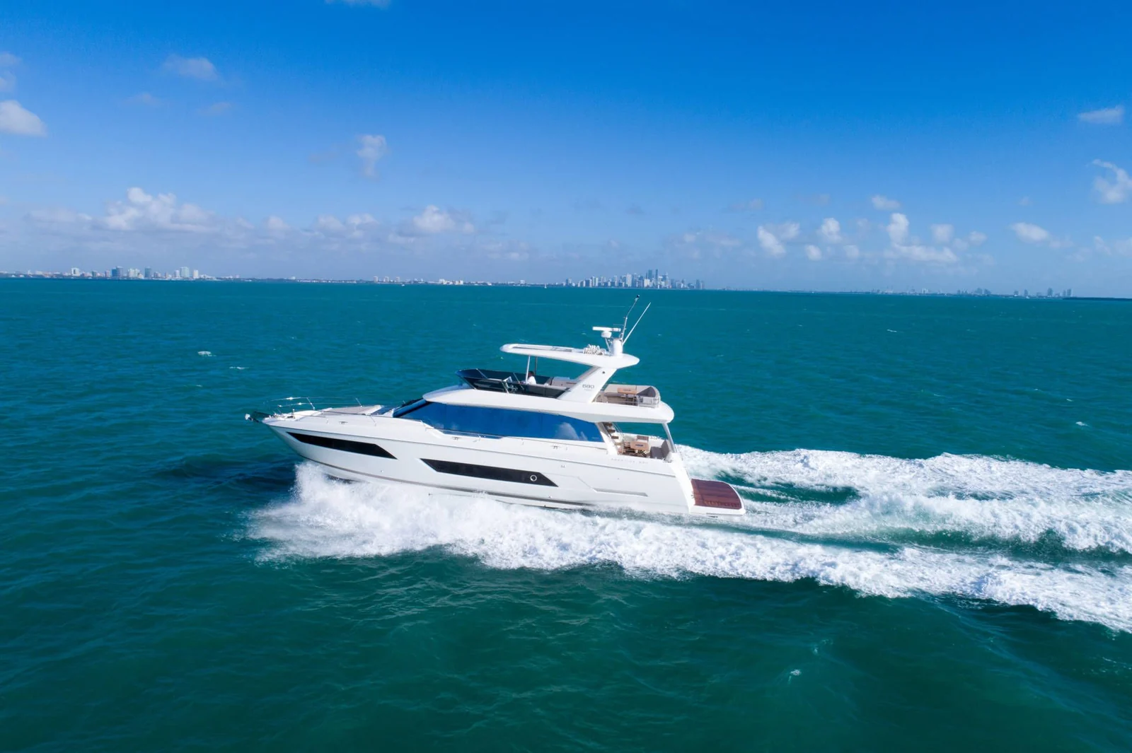 Prestige 680 - photo 11 yacht charter Cannes
