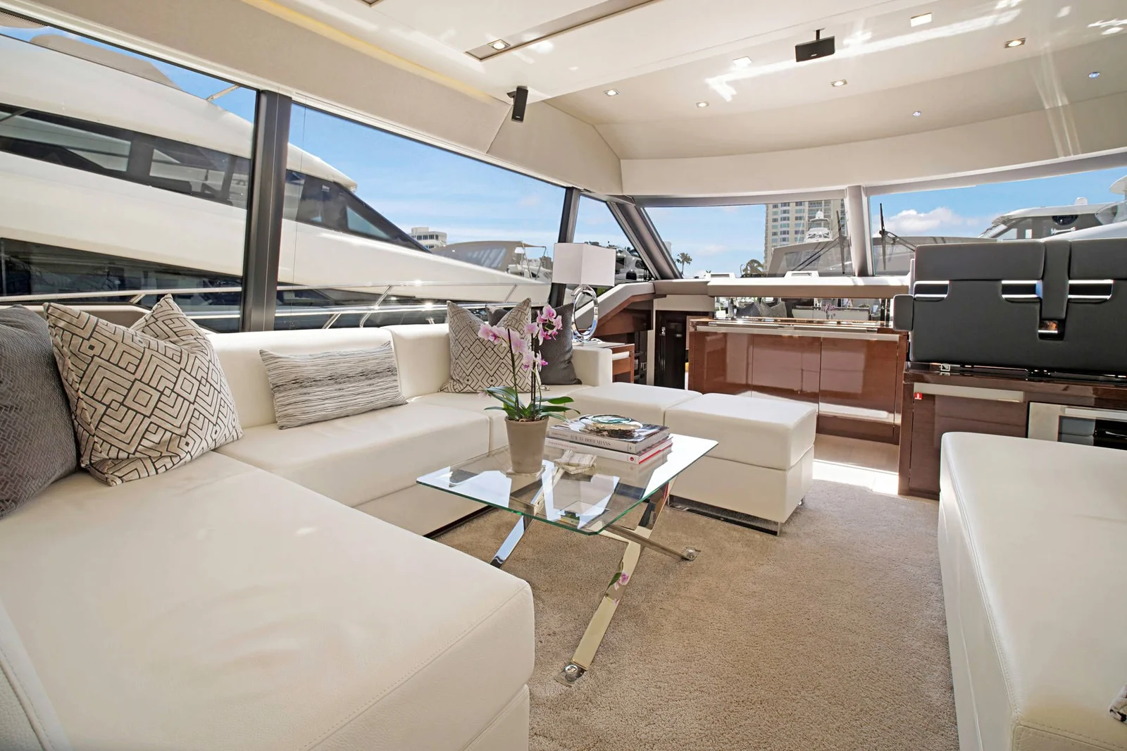 Prestige 680 - photo 18 yacht charter Cannes