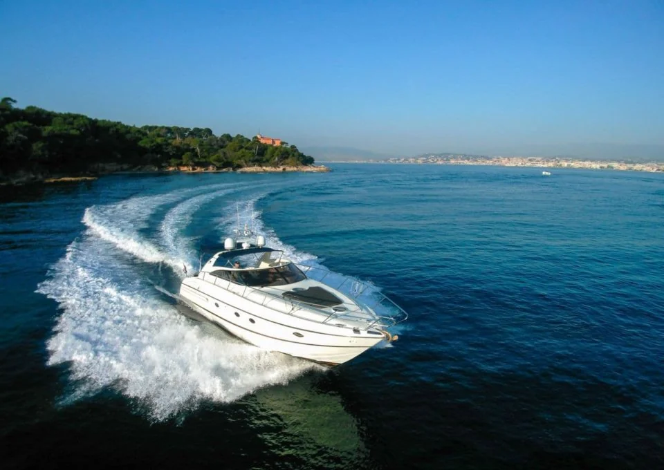 Princess V50 - photo 3 yacht charter Cannes