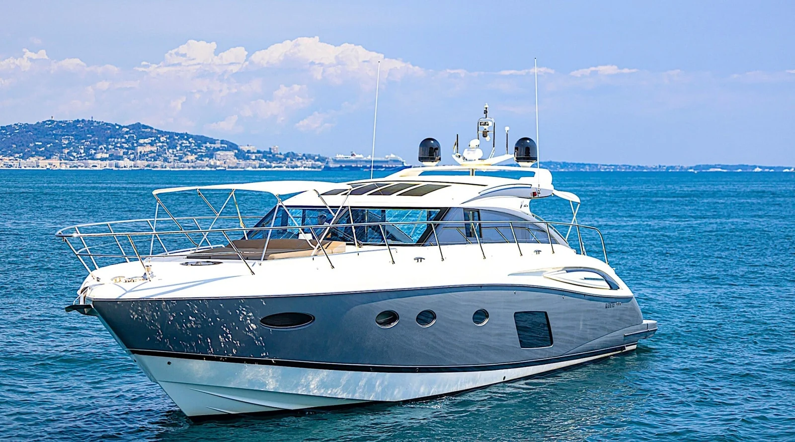 Princess V62 Sport - photo 1 yacht charter Cannes