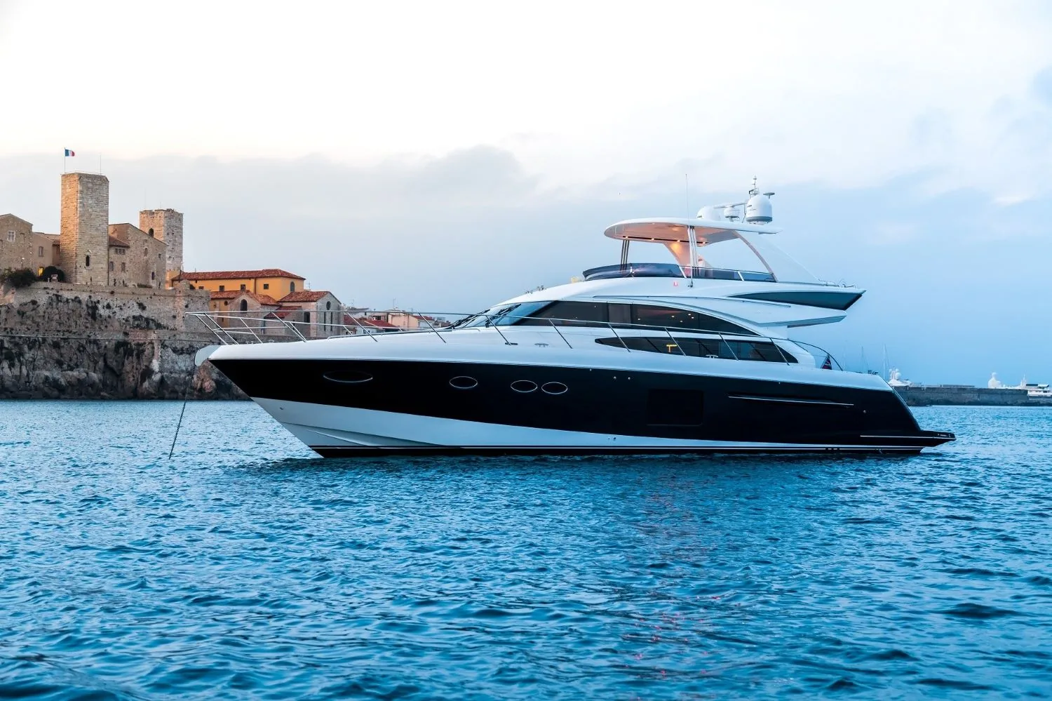 PRINCESS V64 - photo 5 yacht charter Cannes