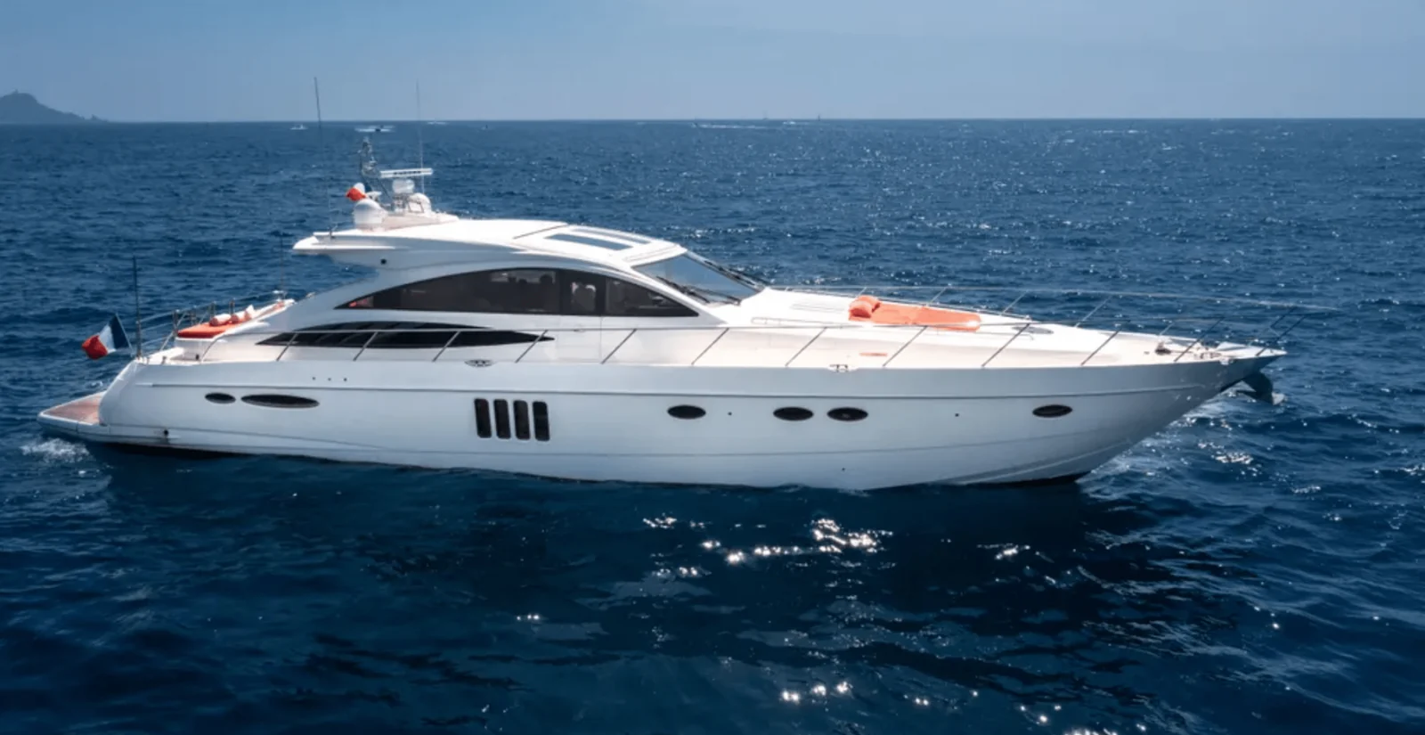Princess V70 - photo 2 yacht charter Cannes
