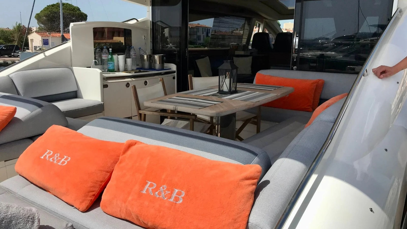 Princess V70 - photo 5 yacht charter Cannes
