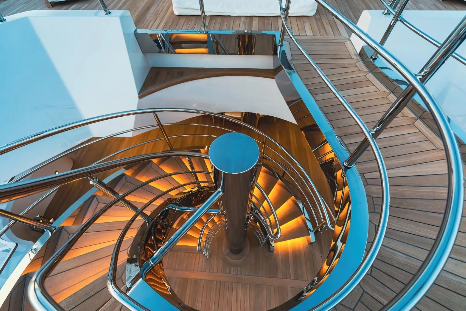 PROJECT X - photo 6 location yacht Cannes
