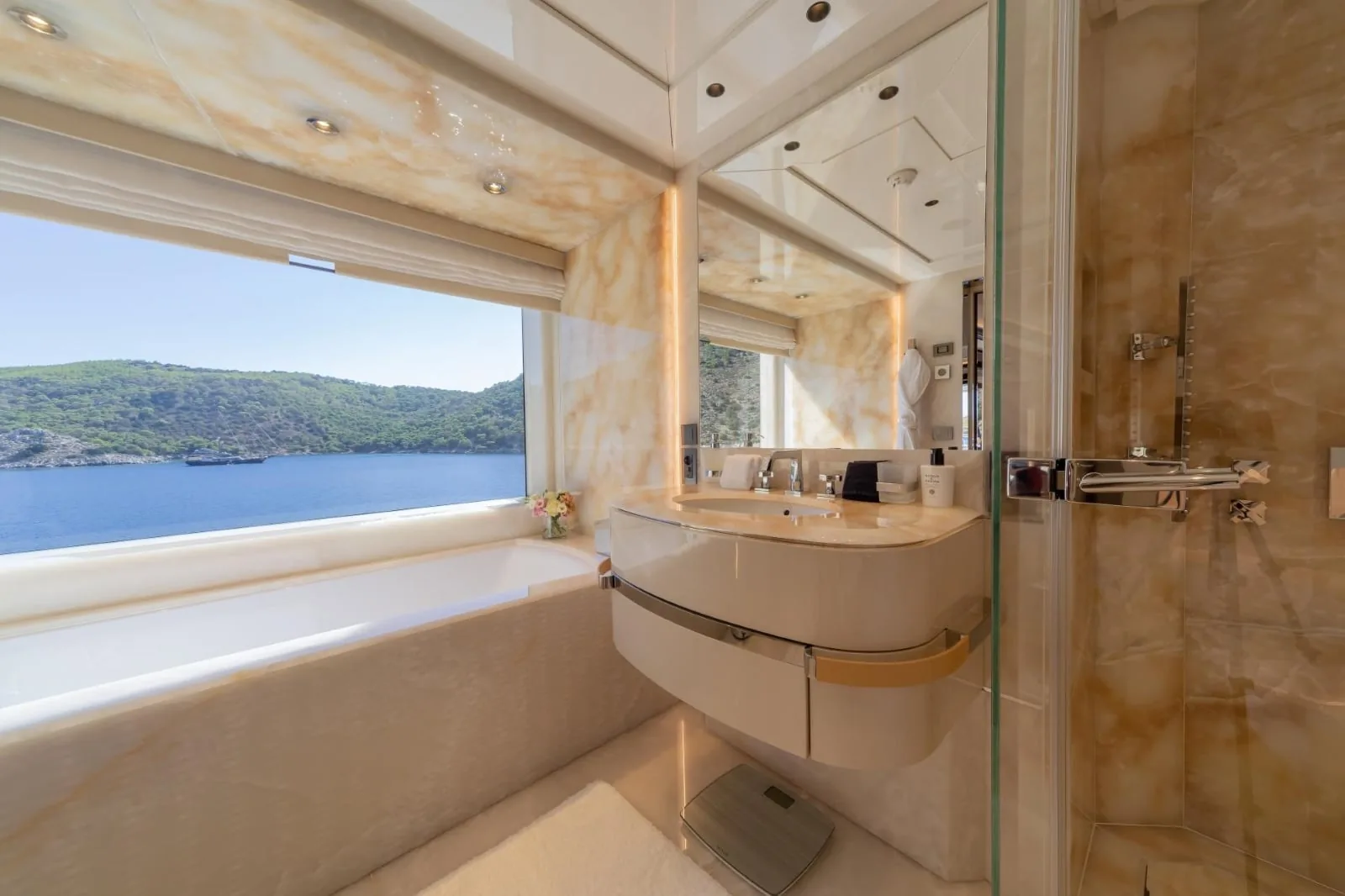 PROJECT X - photo 39 location yacht Cannes