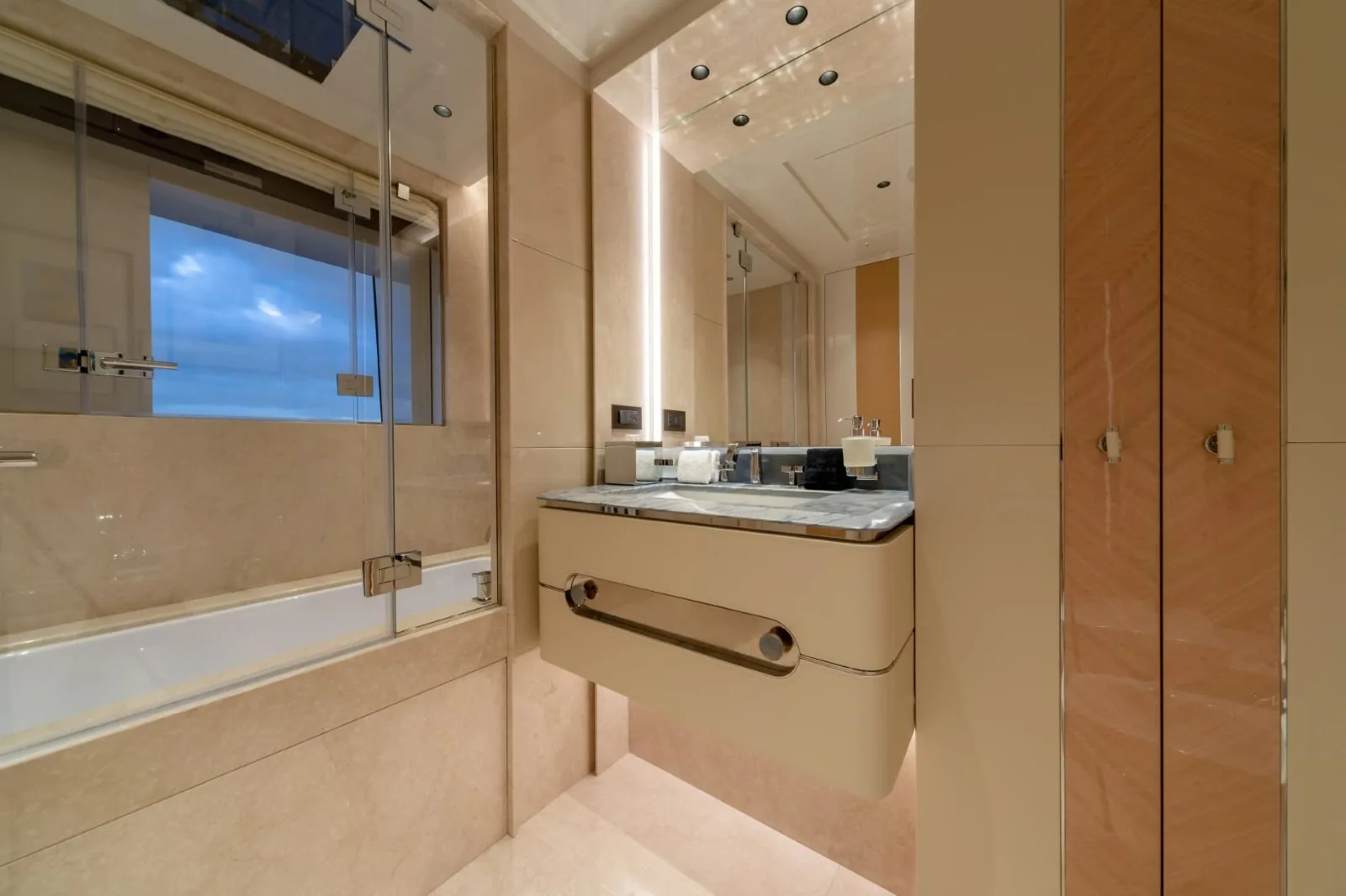 PROJECT X - photo 49 location yacht Cannes