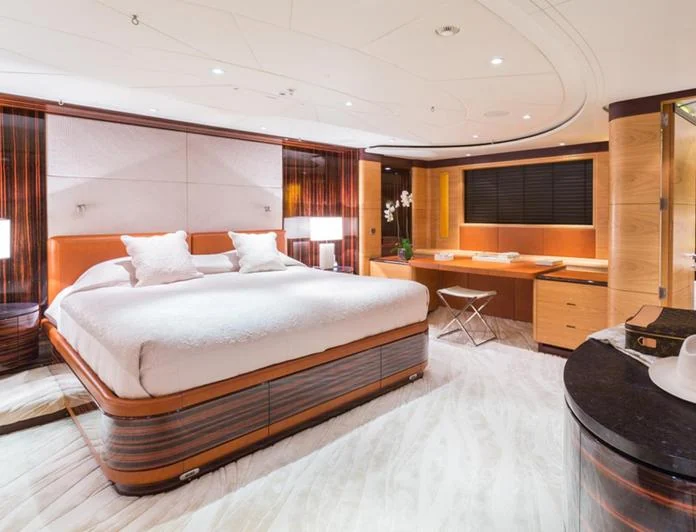 Q - photo 4, Q yacht charter
