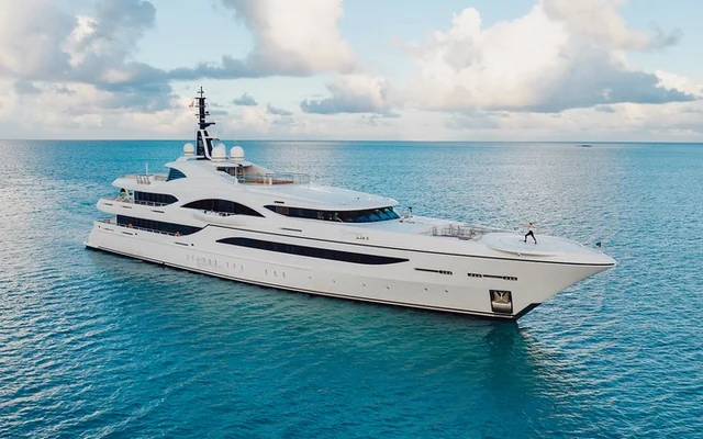QUANTUM OF SOLACE - superyacht for week charter