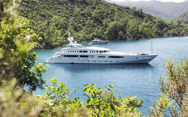 QUEEN MARE - superyacht for week charter