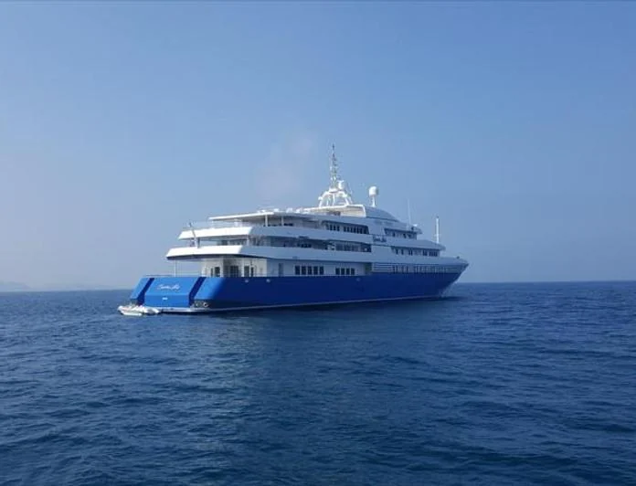 QUEEN MIRI - photo 10, QUEEN MIRI yacht charter