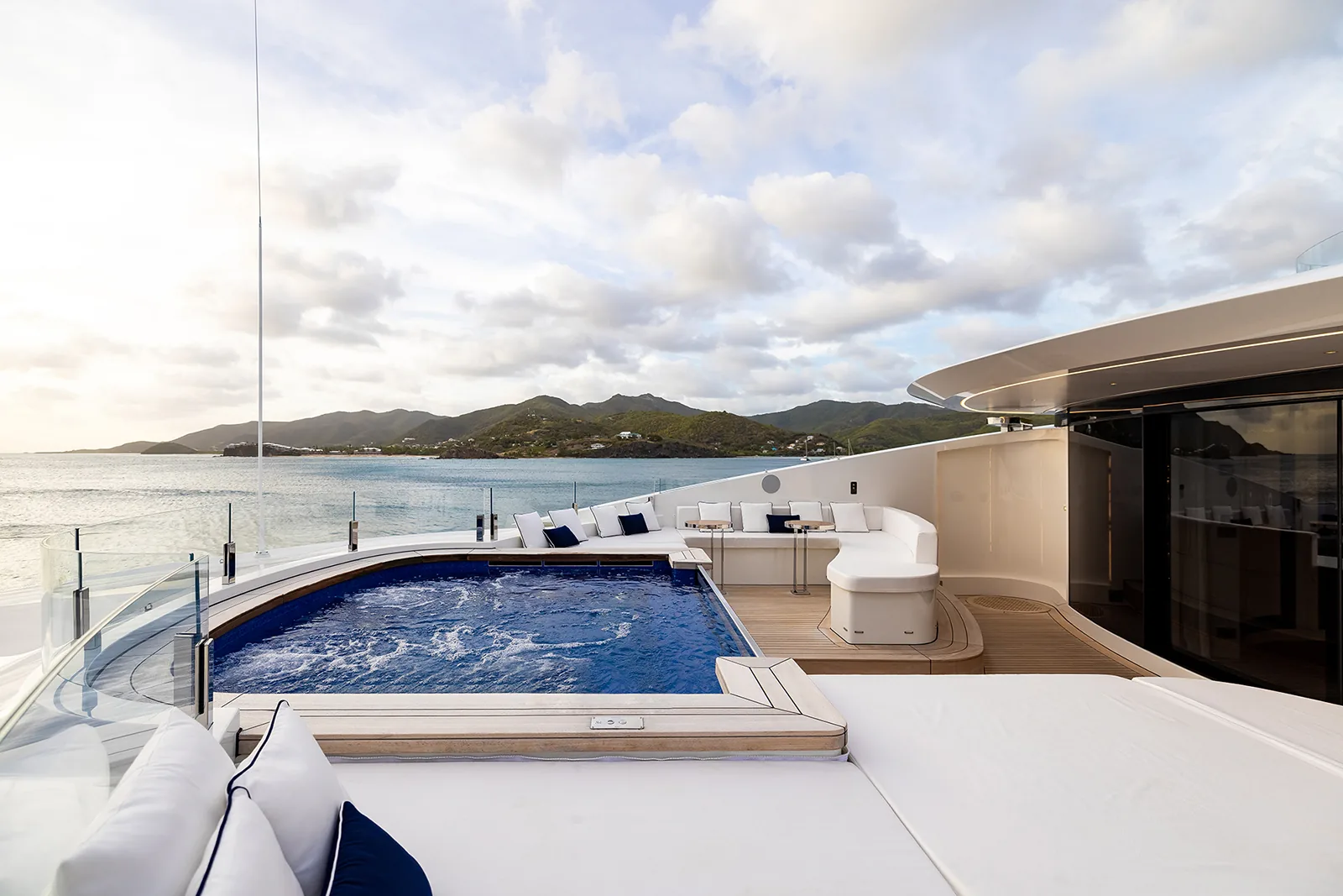 RESILIENCE - photo 6 yacht charter Cannes
