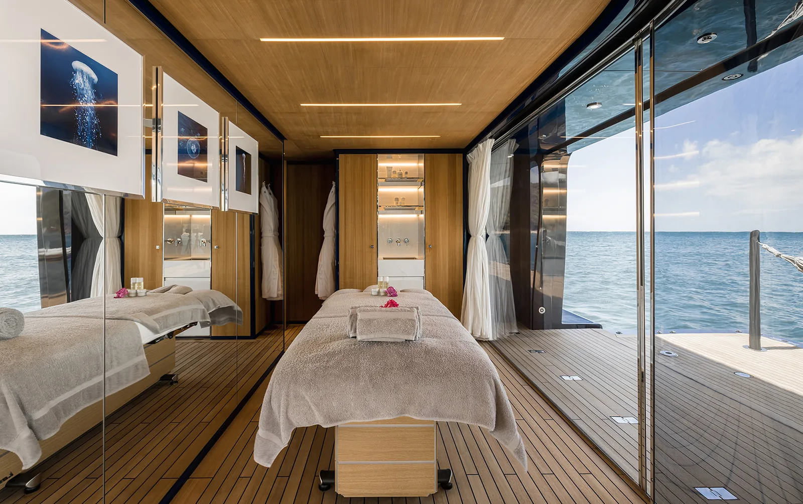 RESILIENCE - photo 13 yacht charter Cannes