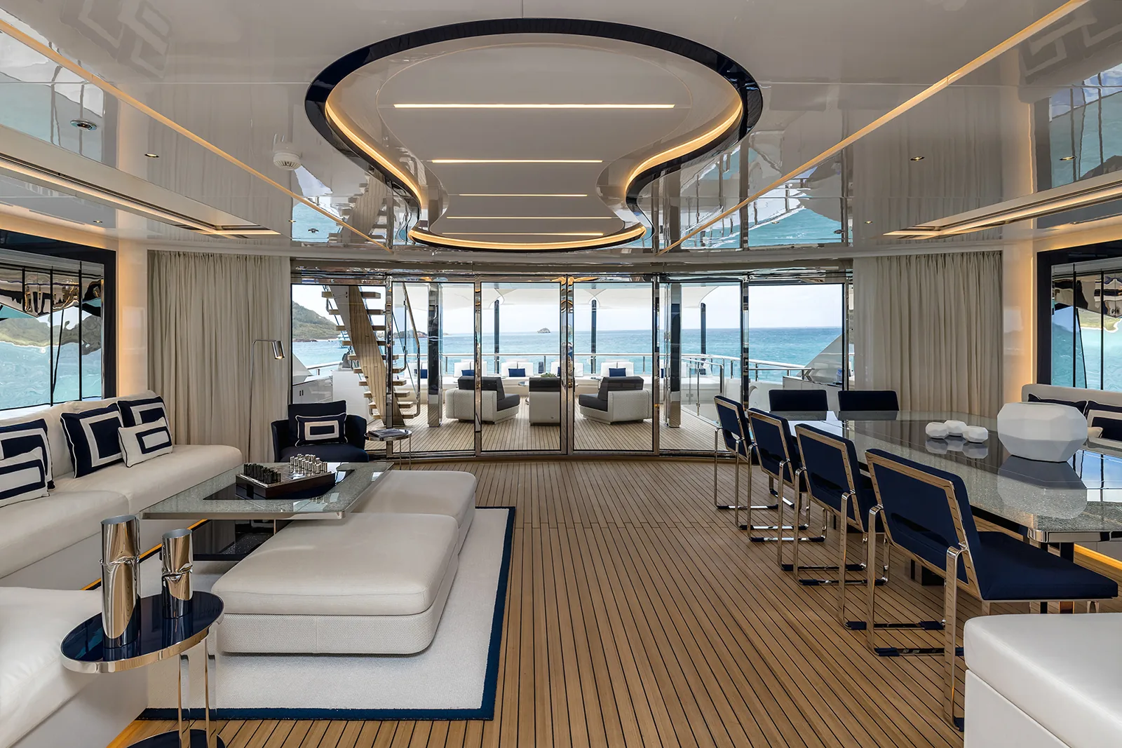 RESILIENCE - photo 17 yacht charter Cannes