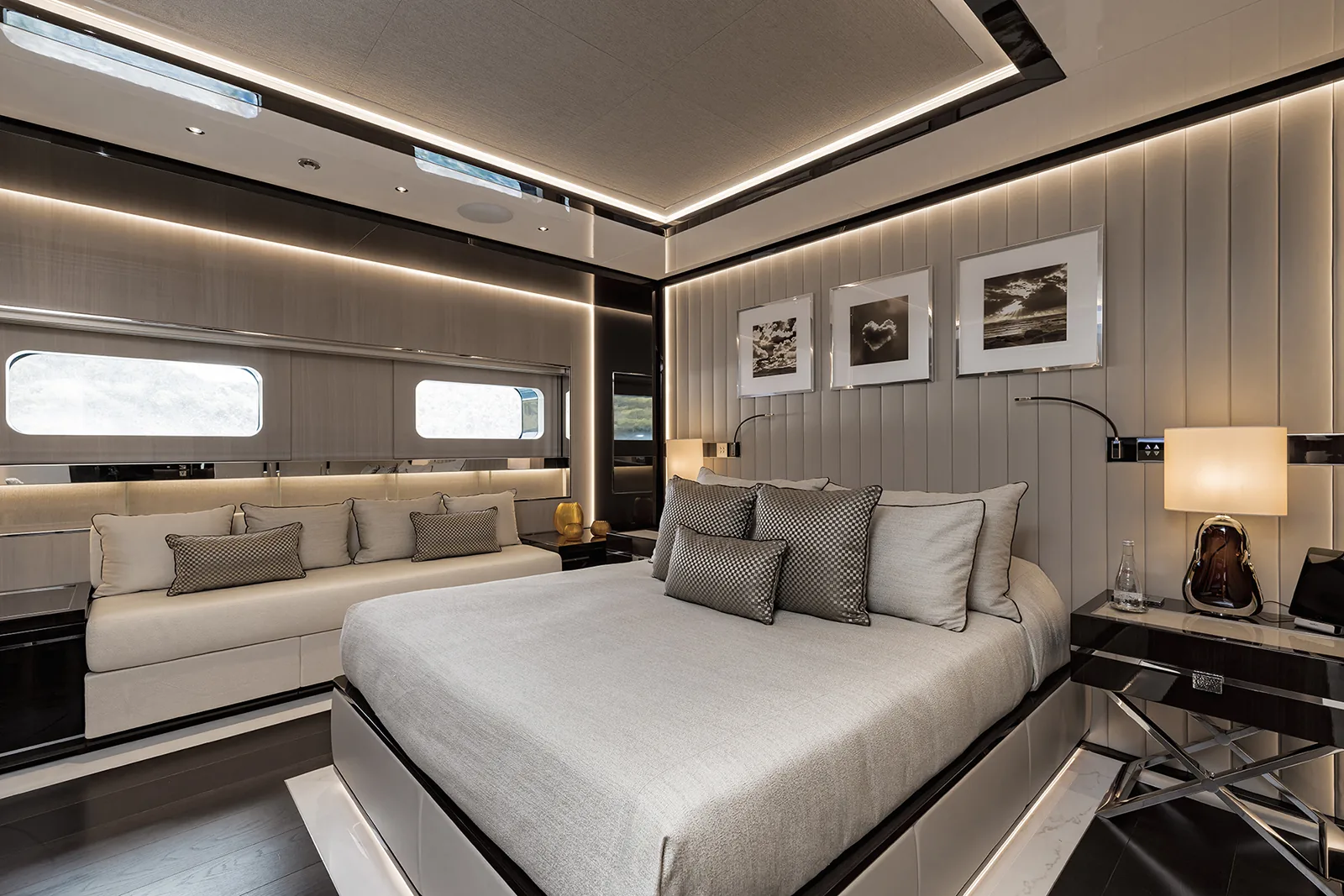 RESILIENCE - photo 28 yacht charter Cannes