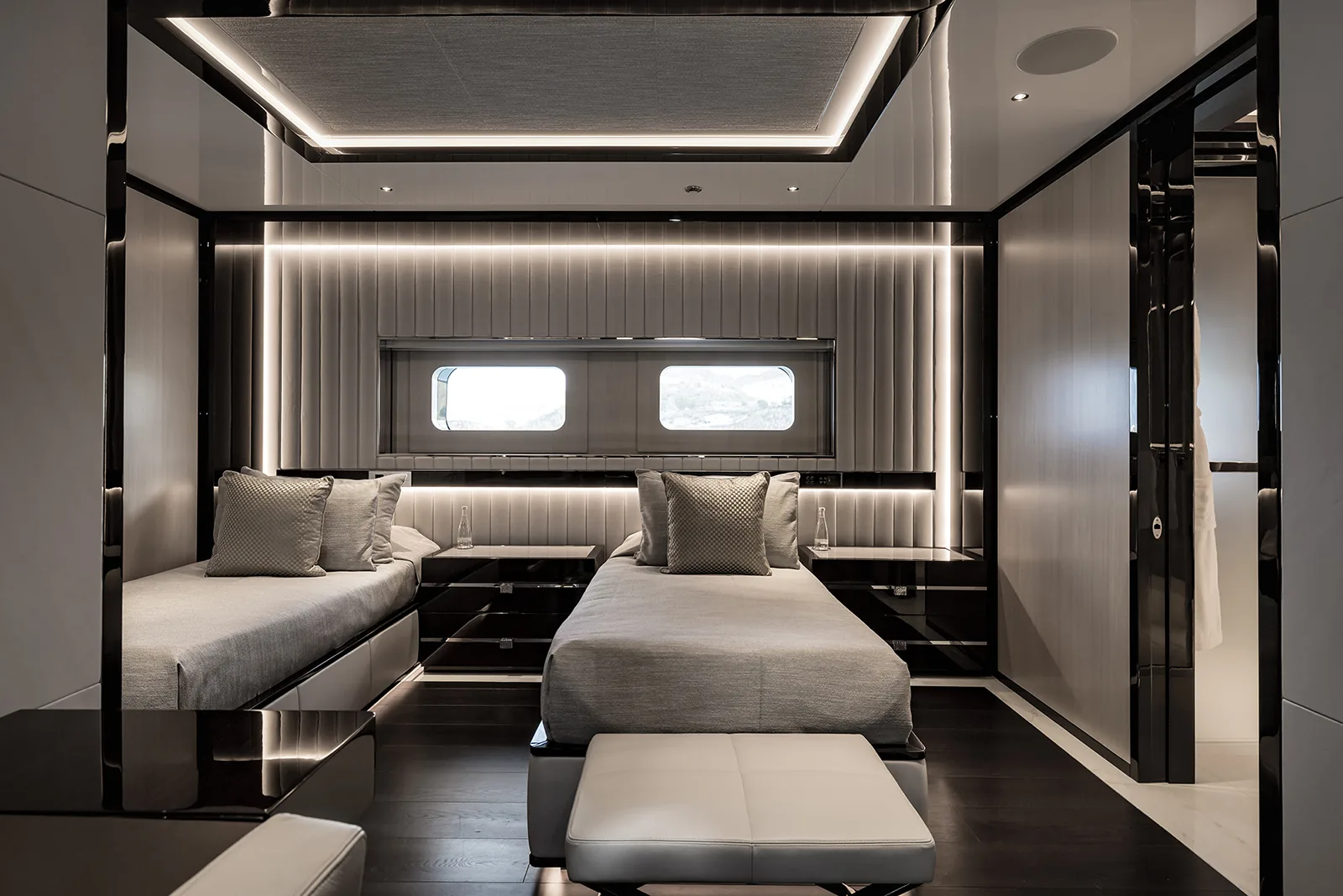 RESILIENCE - photo 32 yacht charter Cannes
