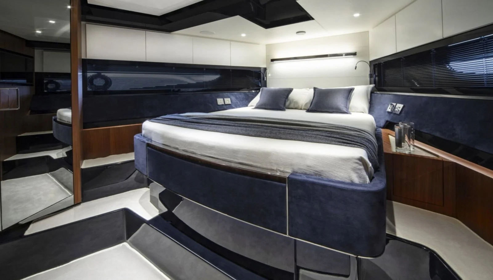 Riva 66 Ribelle - photo 13 yacht charter Cannes