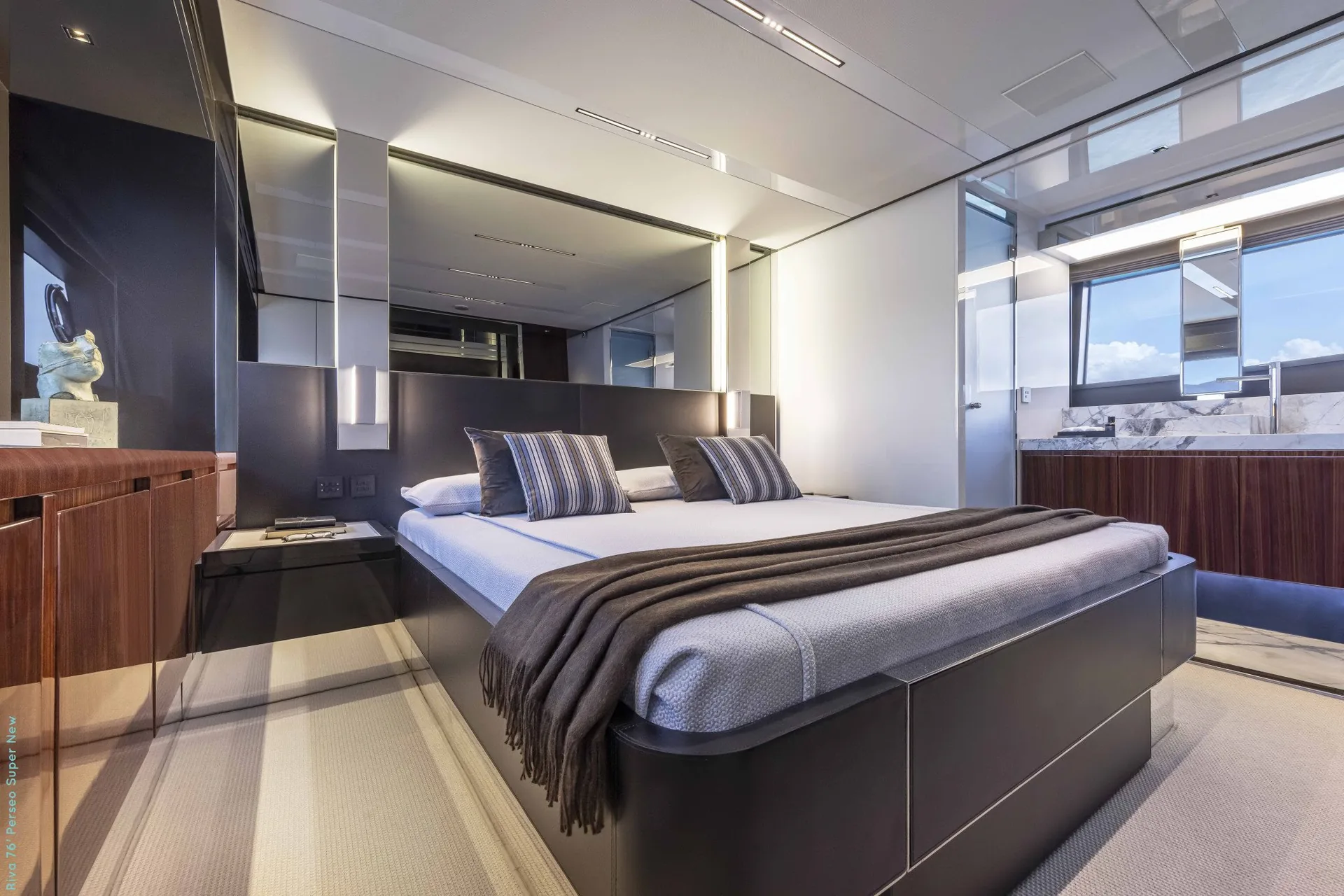Riva 76 - photo 11 yacht charter Cannes