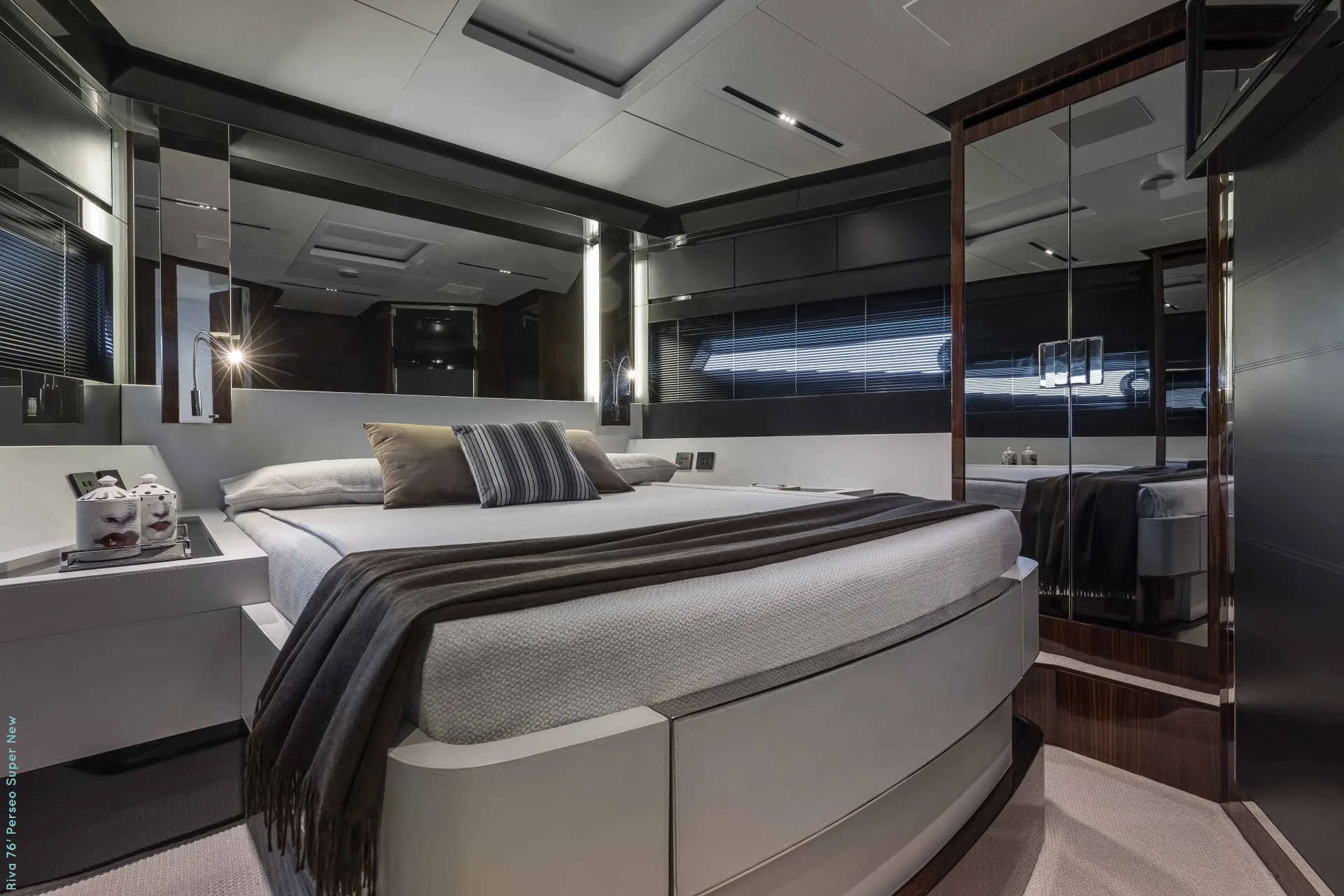 Riva 76 - photo 12 yacht charter Cannes